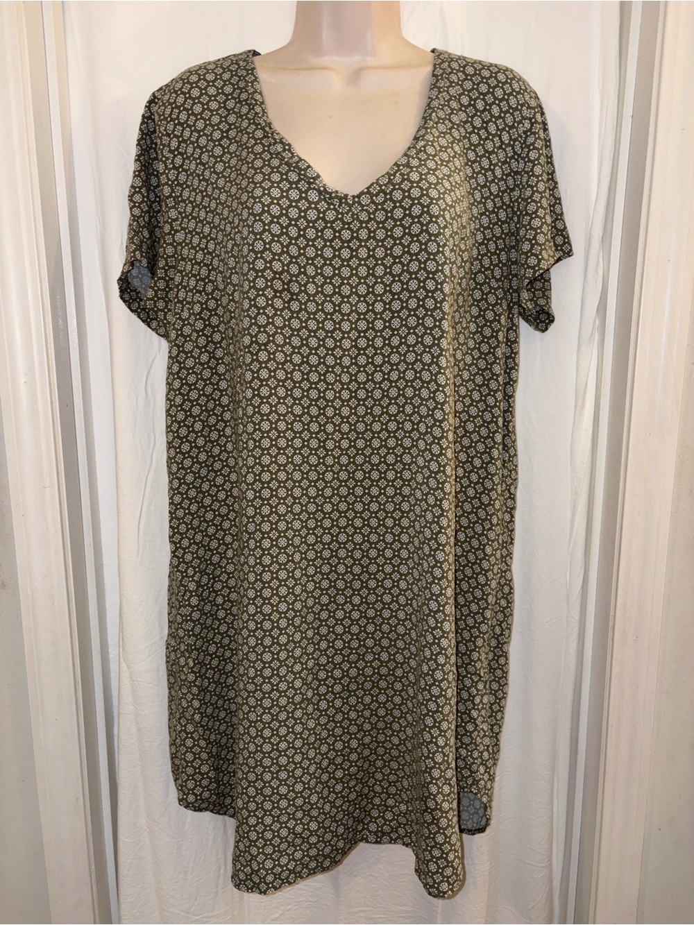 H&M Olive Green and Cream Printed V-Neck Shift Dress